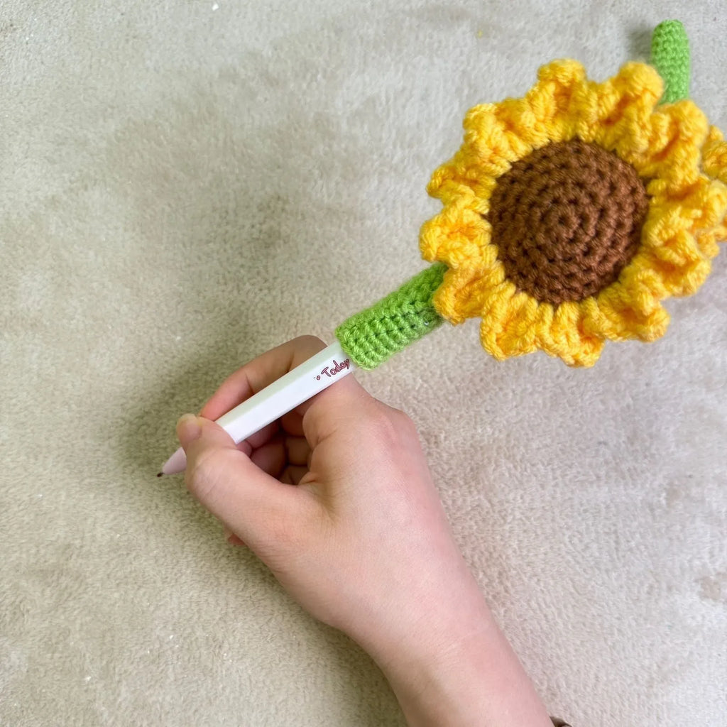 Hand-woven sunflower pen cover made from natural rattan and wheat straw in beige colour