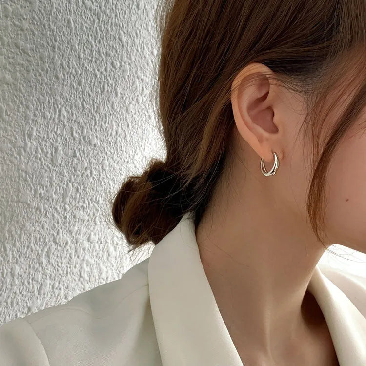 Women's geometric water drop earrings with retro minimalist design in gold or silver electroplated finish