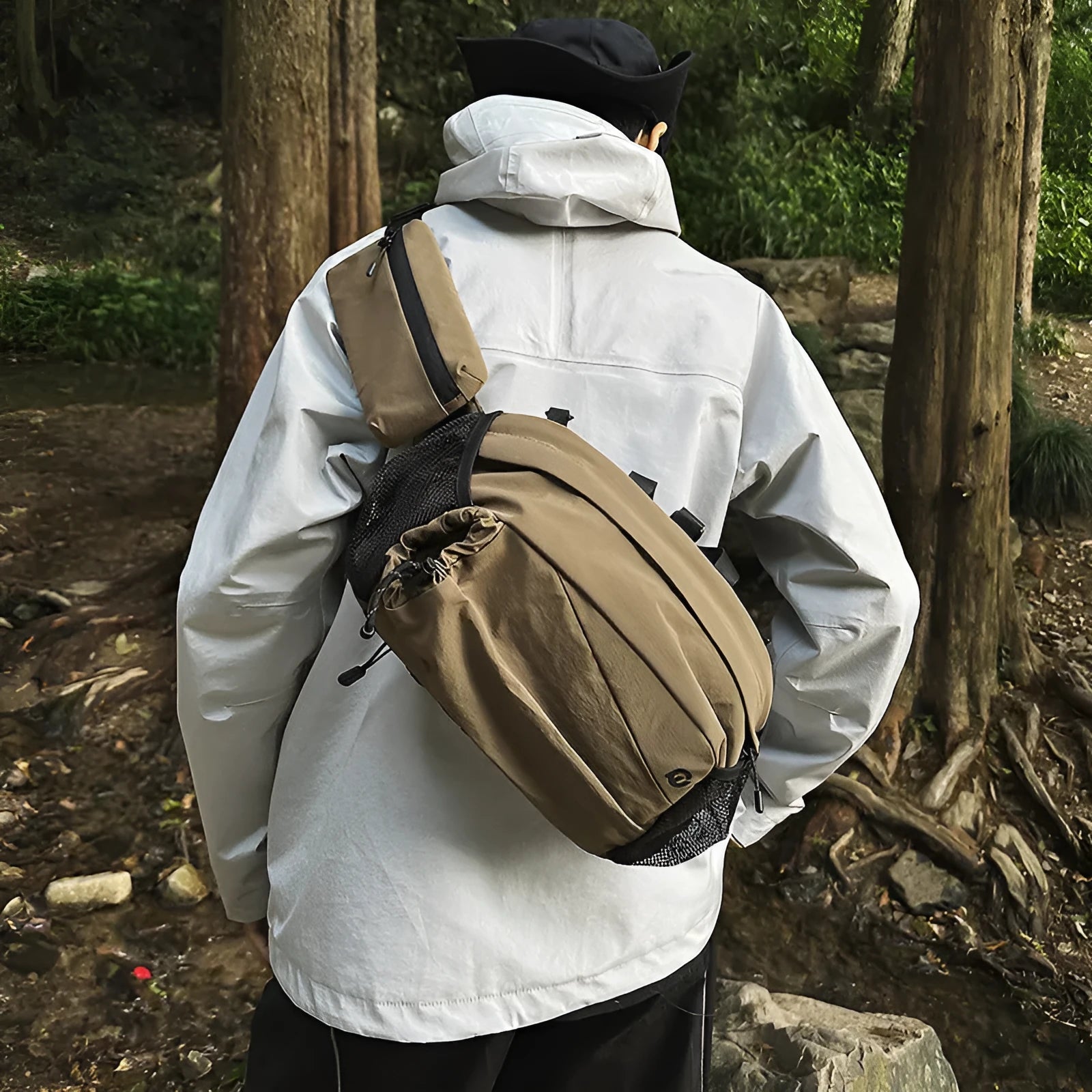 Unisex nylon backpack with a detachable waist bag in army green colour.