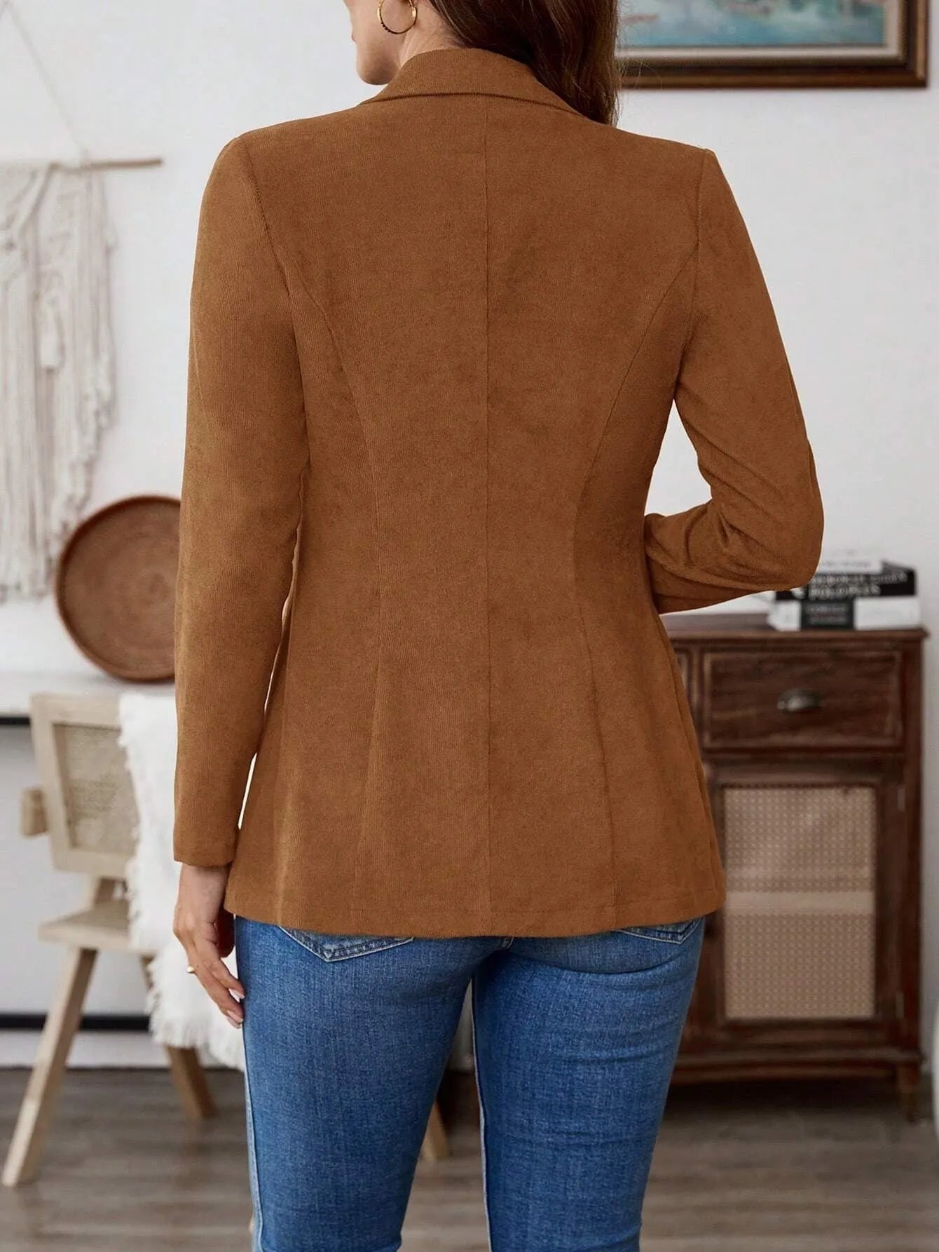 Brown lapel long sleeve single-breasted leisure suit coat with polyester and elastane fabric, shown in size L for a relaxed fit.