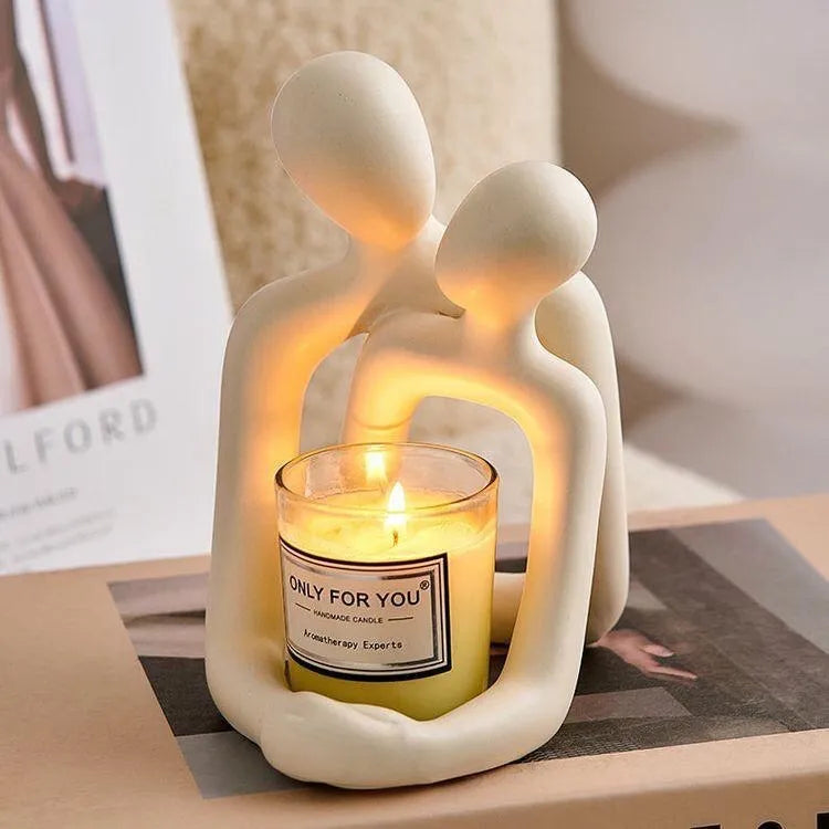 Modern resin couple statue in gold or milky white finish for bookshelf and desk decoration
