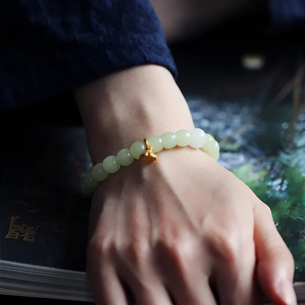 Green Hetian jade bracelet with vintage beads for women in an ethnic style.