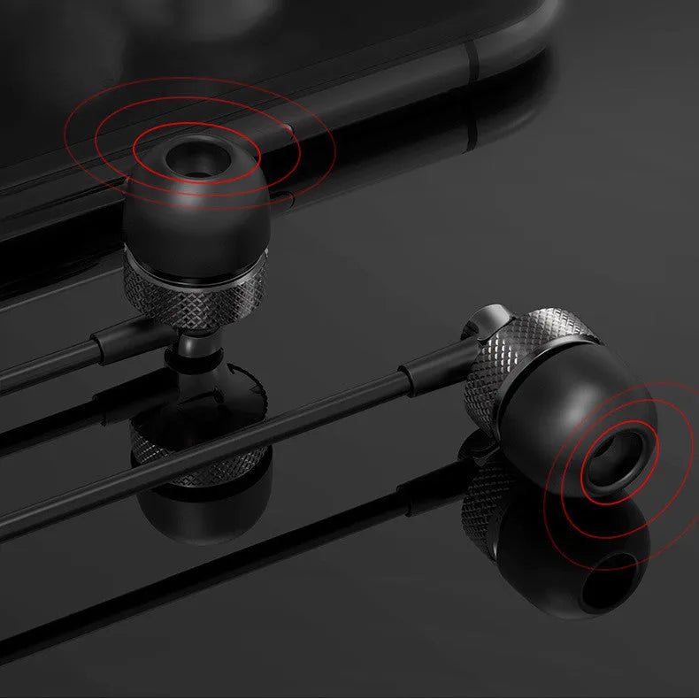 Auricular Metal Fever wired in-ear headphones with microphone in gold, silver, black, or red and black colours.