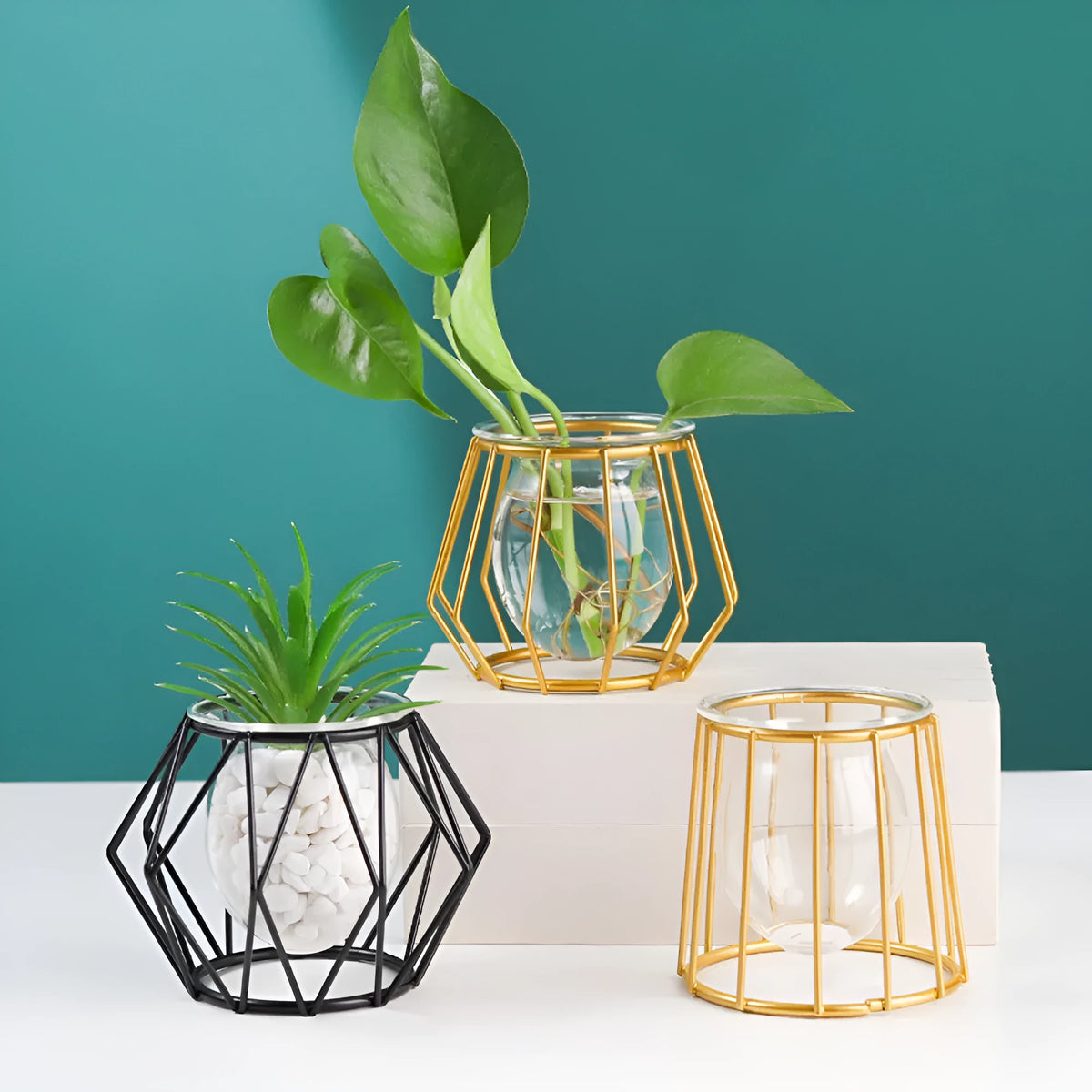 Glass and iron Nordic desktop ornament in black or gold with diamond, hexagonal, round or line shape