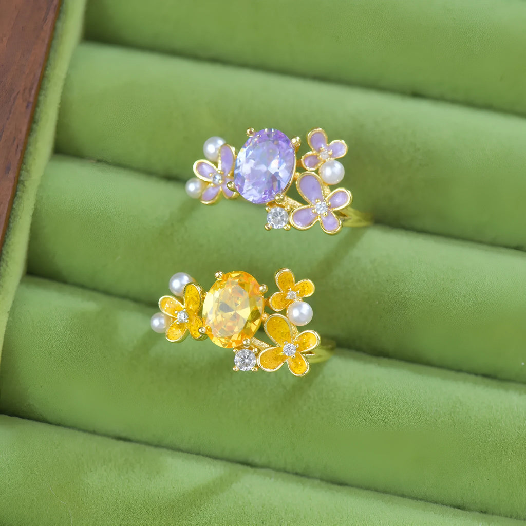 Women's open ring with flower pearl design and zircon details in yellow colour