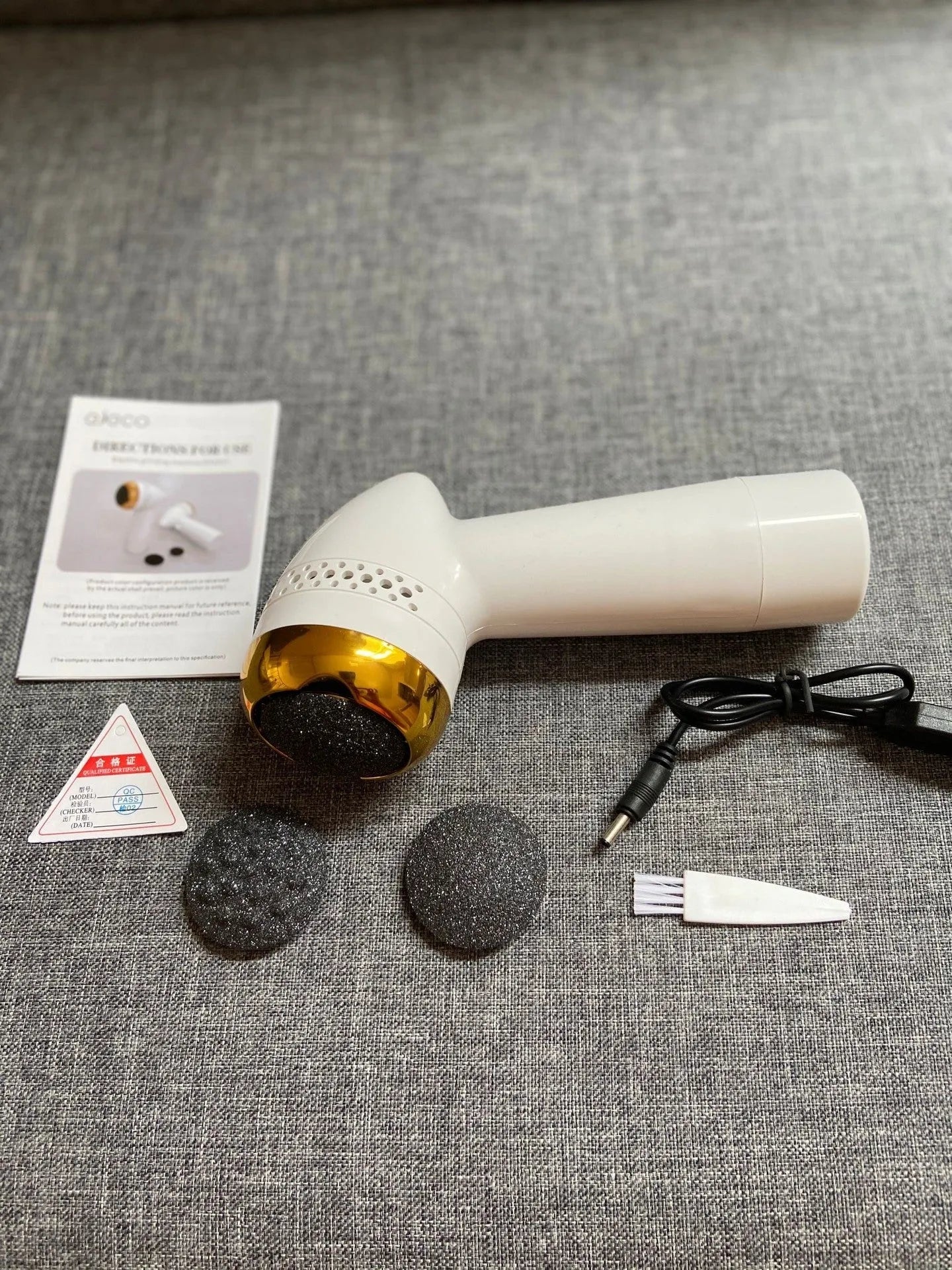 Electric vacuum foot grinder with quartz grinding head in gold, pink gold, pink silver, white gold, or white silver finish