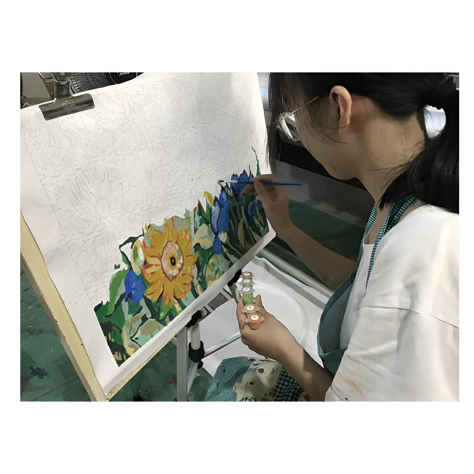 DIY digital painting kit showing 40x50cm canvas with body art design and three brushes