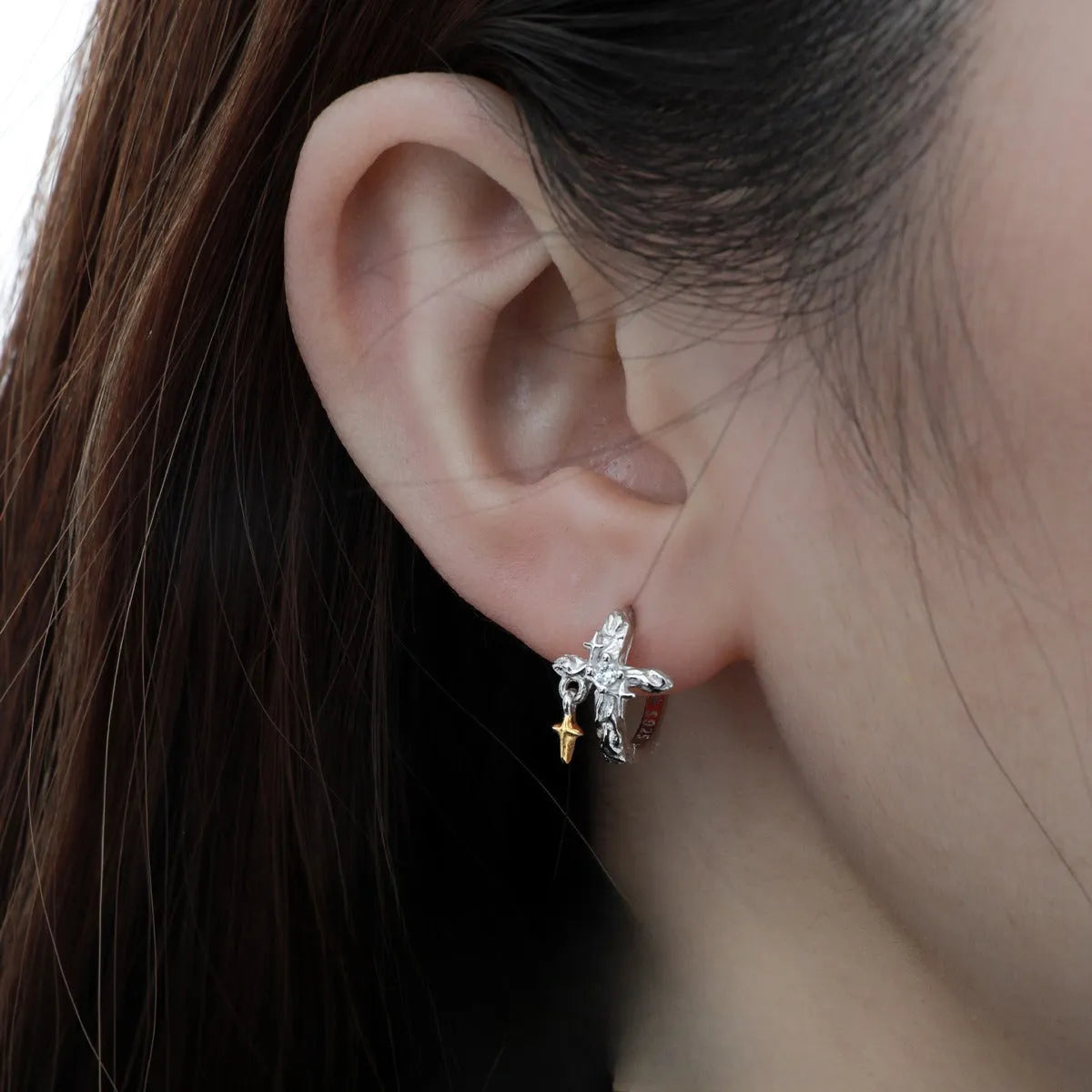 XINGX geometric cross earrings with 1.5cm round element in electroplated white gold colour on 925 silver