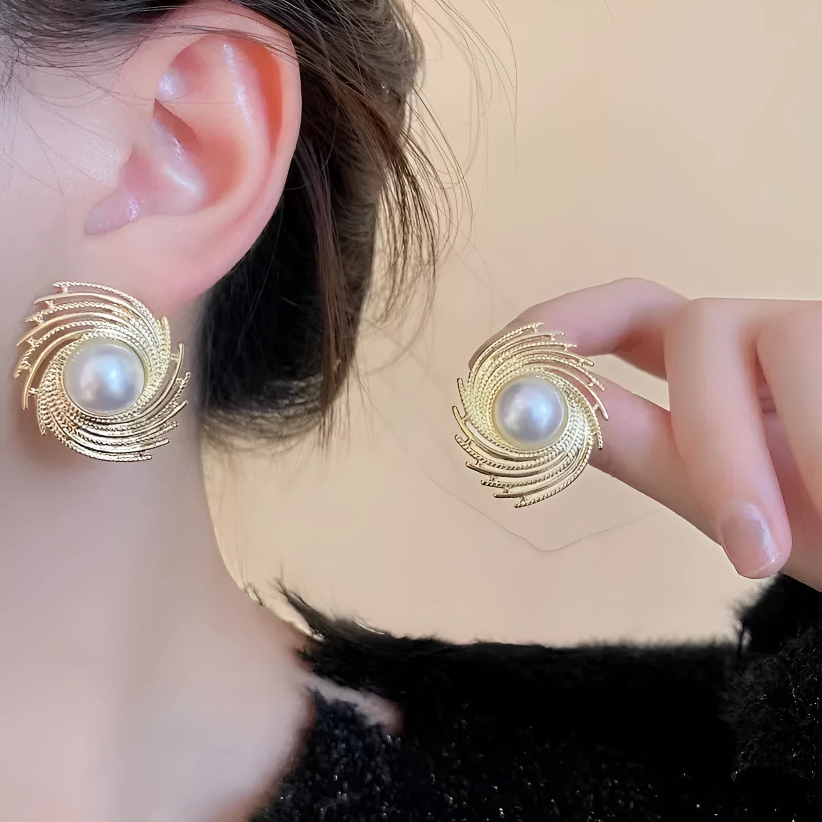 Women's electroplated alloy vintage earrings with pearl flower design
