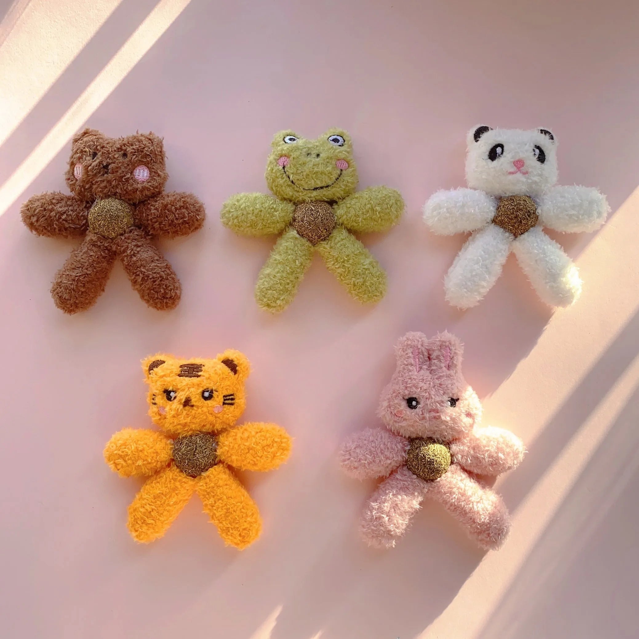 Indoor catnip ball toy measuring 12.5 cm in diameter, available in animal shapes including brown bear, bunny, frog, panda, and tiger