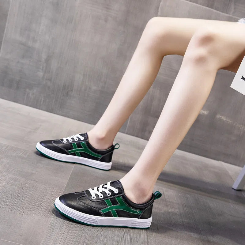 White and black low top cowhide sneakers with elastic band and round toe