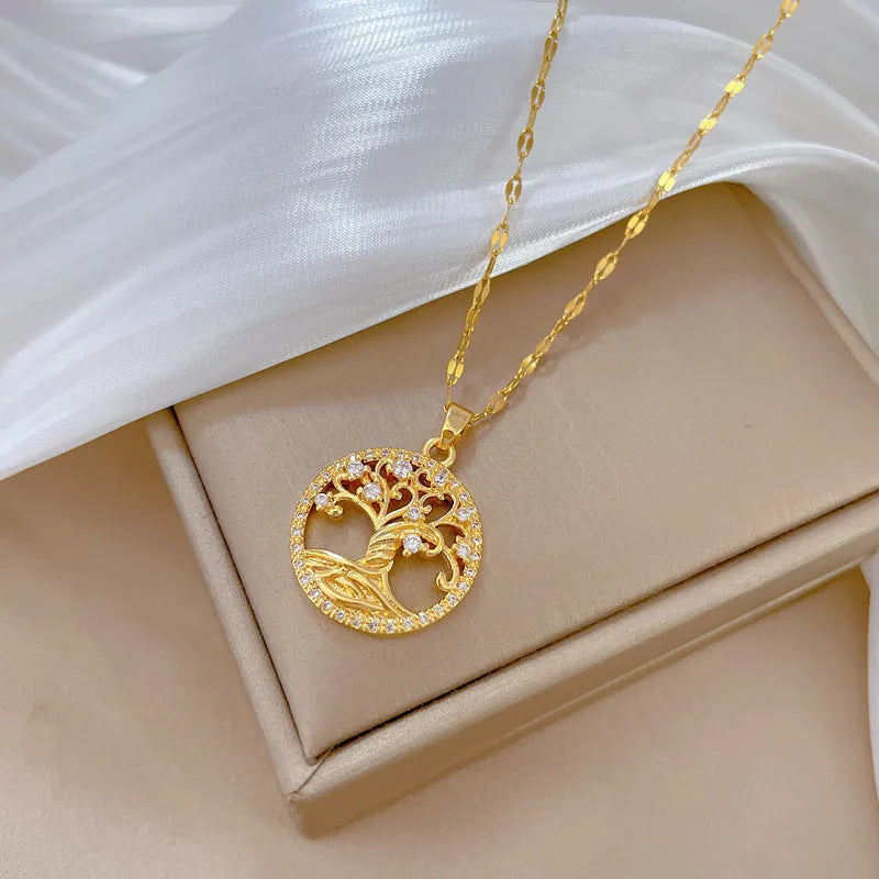 Gold-plated necklace with mother-of-pearl pendant and rhinestone zircon on a 41-50cm adjustable lip chain