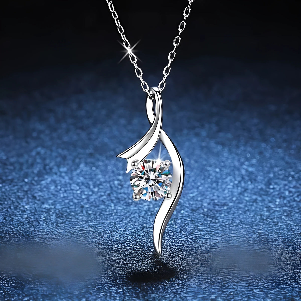925 sterling silver necklace with round moissanite pendant, four-claw setting and O-shaped chain in white gold colour