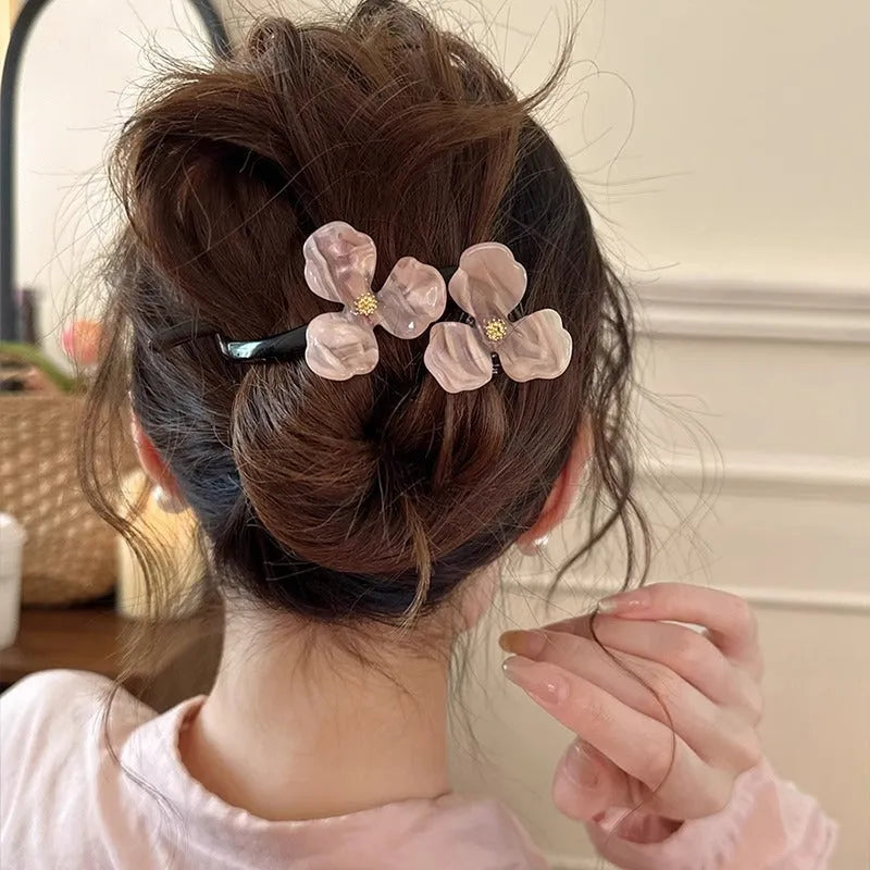 Retro flower hair bobby pin with coloured acrylic petals on a white background.