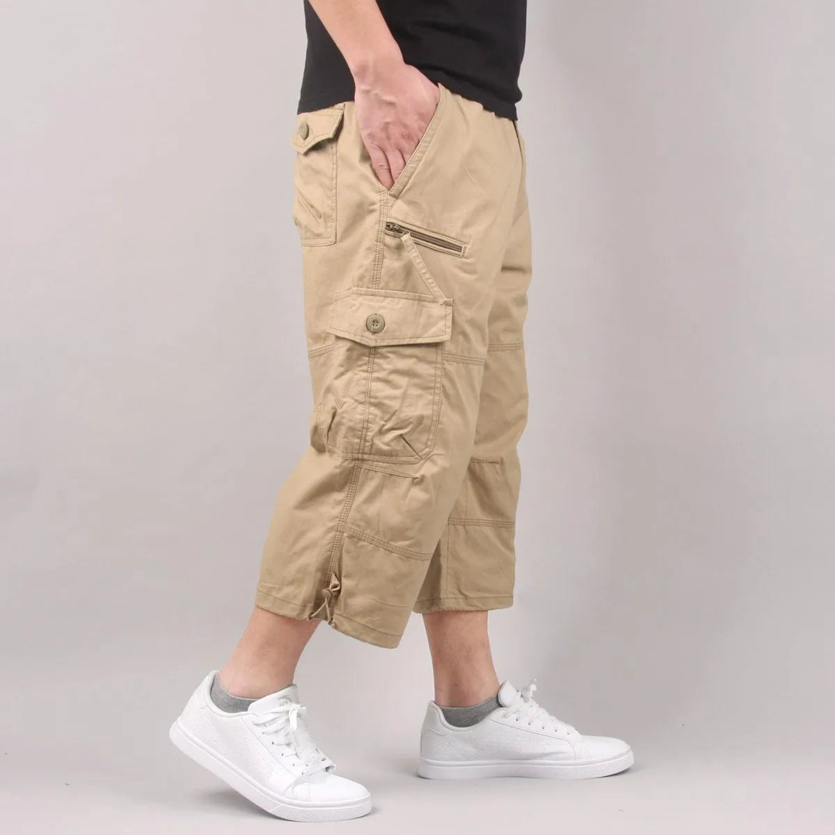 Men's loose cotton cropped pants in khaki colour with sports-appropriate design