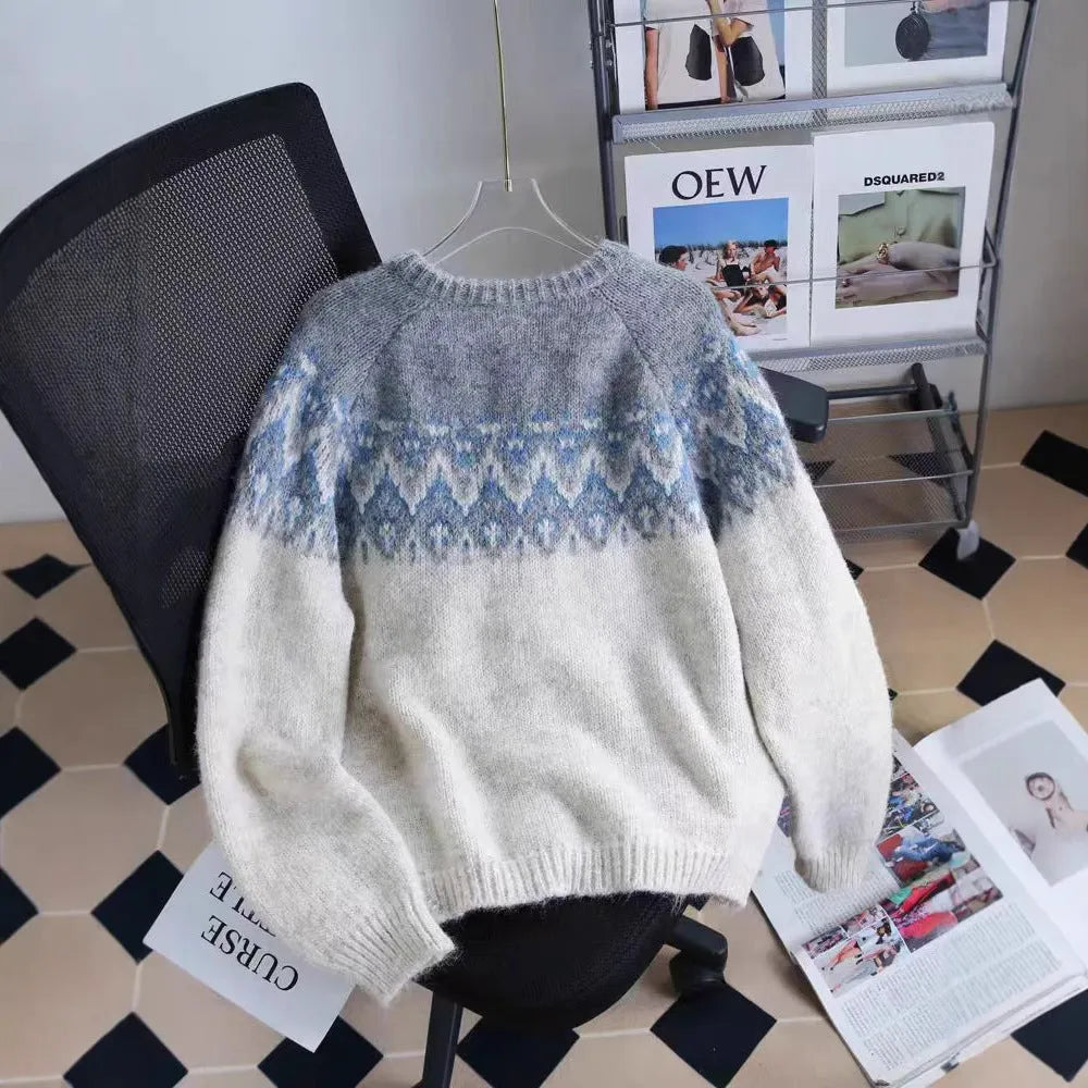 Women's contrast colour jacquard thickened sweater coat in loose fit with long sleeves, shown in milky white