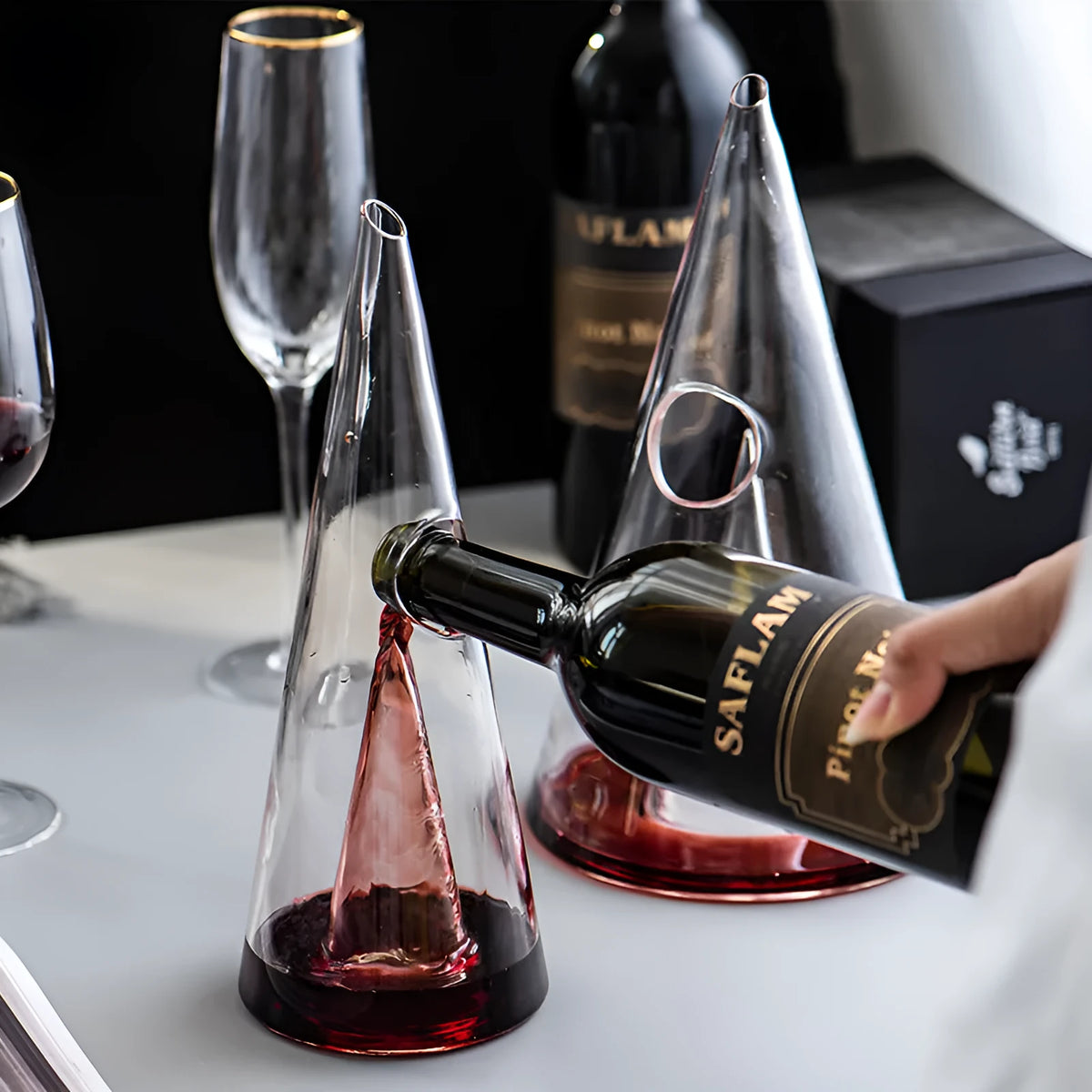 Clear glass fast waterfall decanter, 501-600ml, Korean style, small and large sizes, for serving wine and spirits.