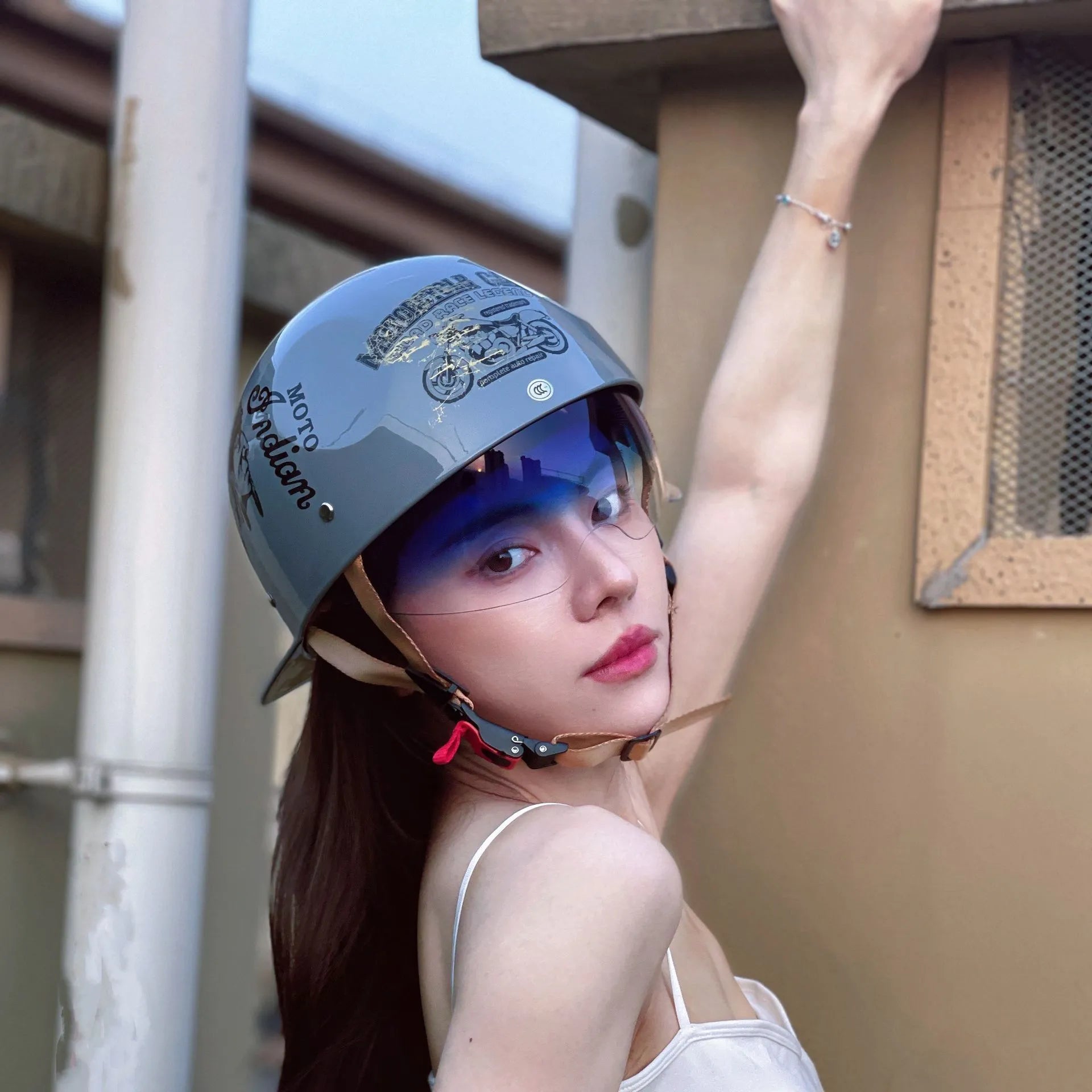 Retro half-shell electric bicycle helmet in bright black gradient blue colour with ABS construction