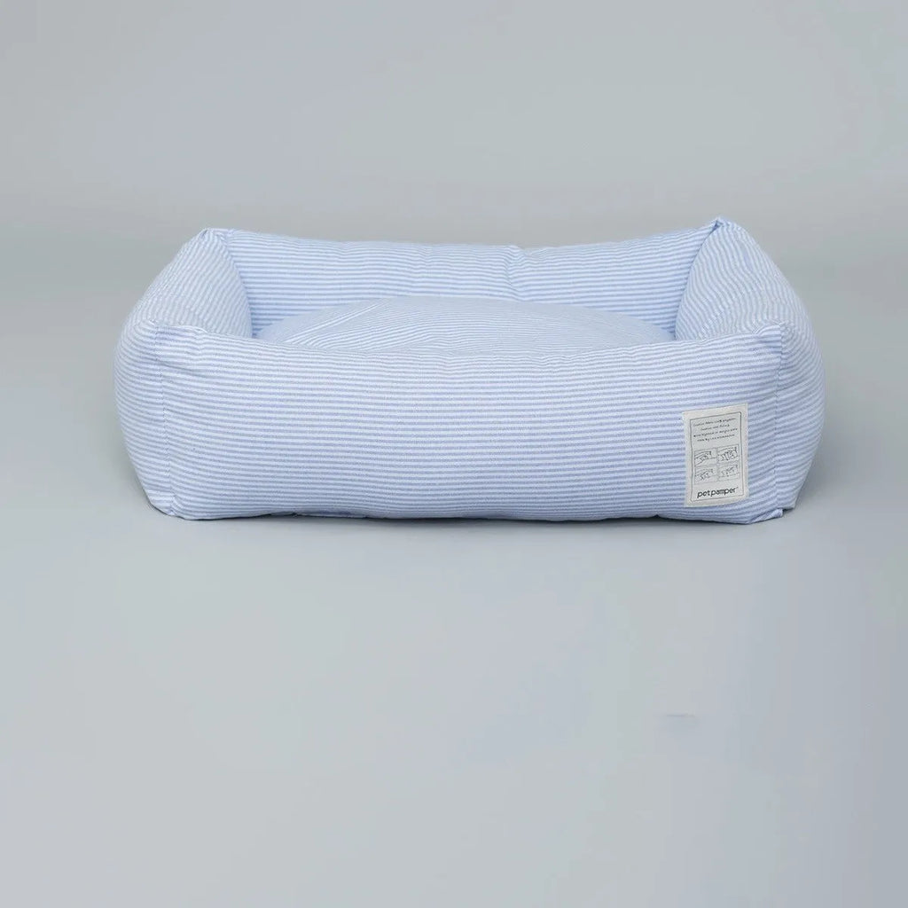 Foldable cat nest in white and blue striped cloth, free size, for cats.