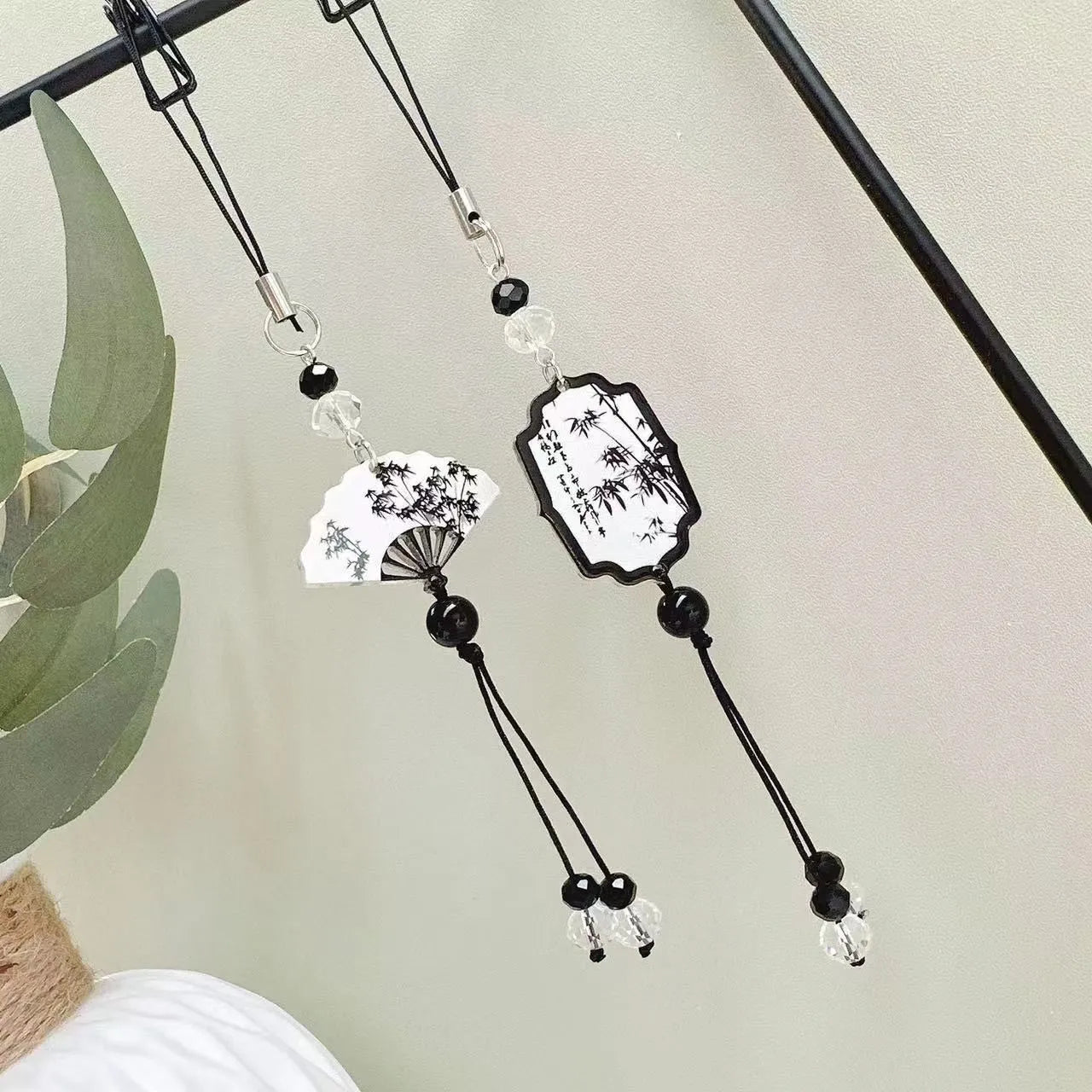 Guofeng beaded pendant keychain with Chinese-style plant and flower pattern, baking varnish finish