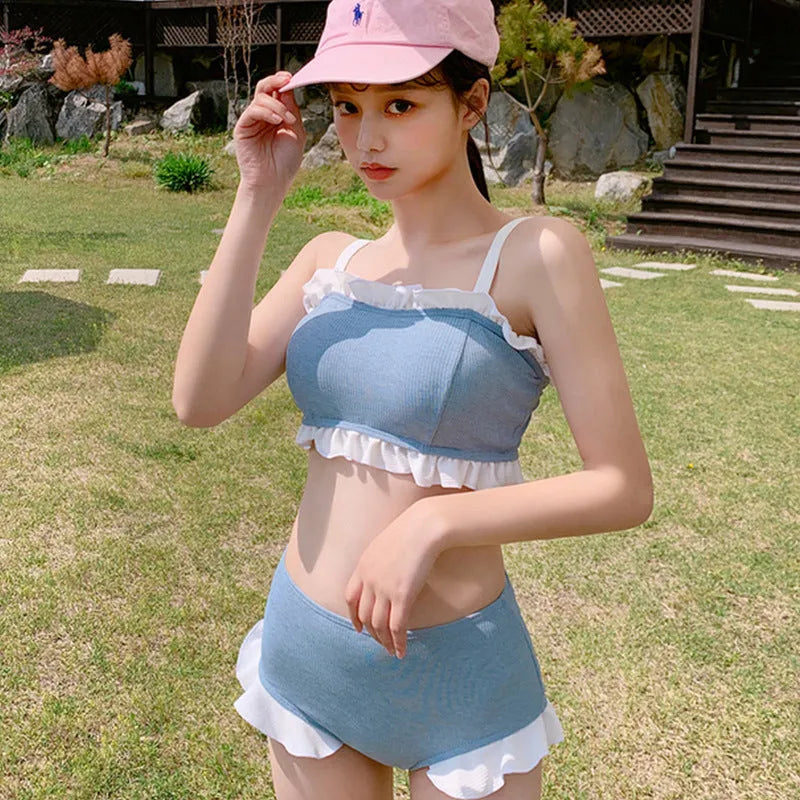 Women's solid-colour one-piece swimsuit with adjustable shoulder straps for swimming