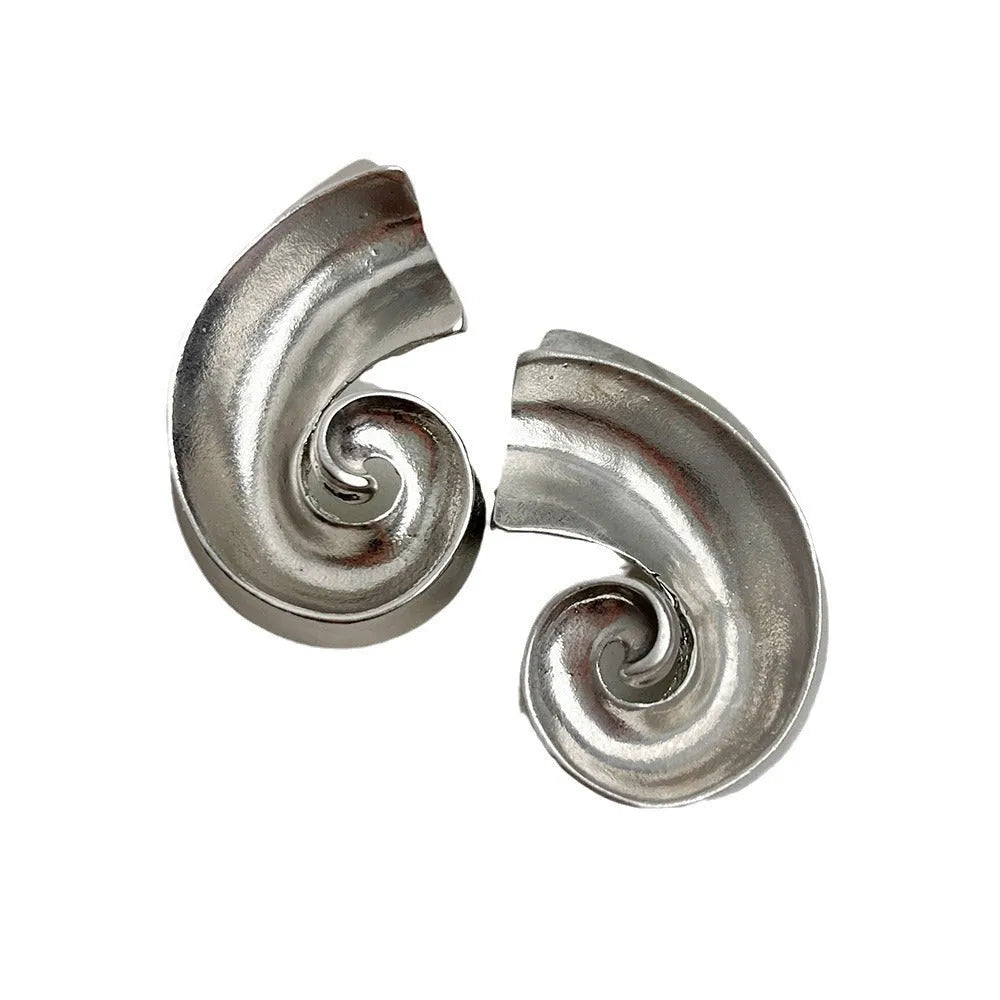 Geometric ear studs with 5cm retro design in gold or silver electroplated finishes