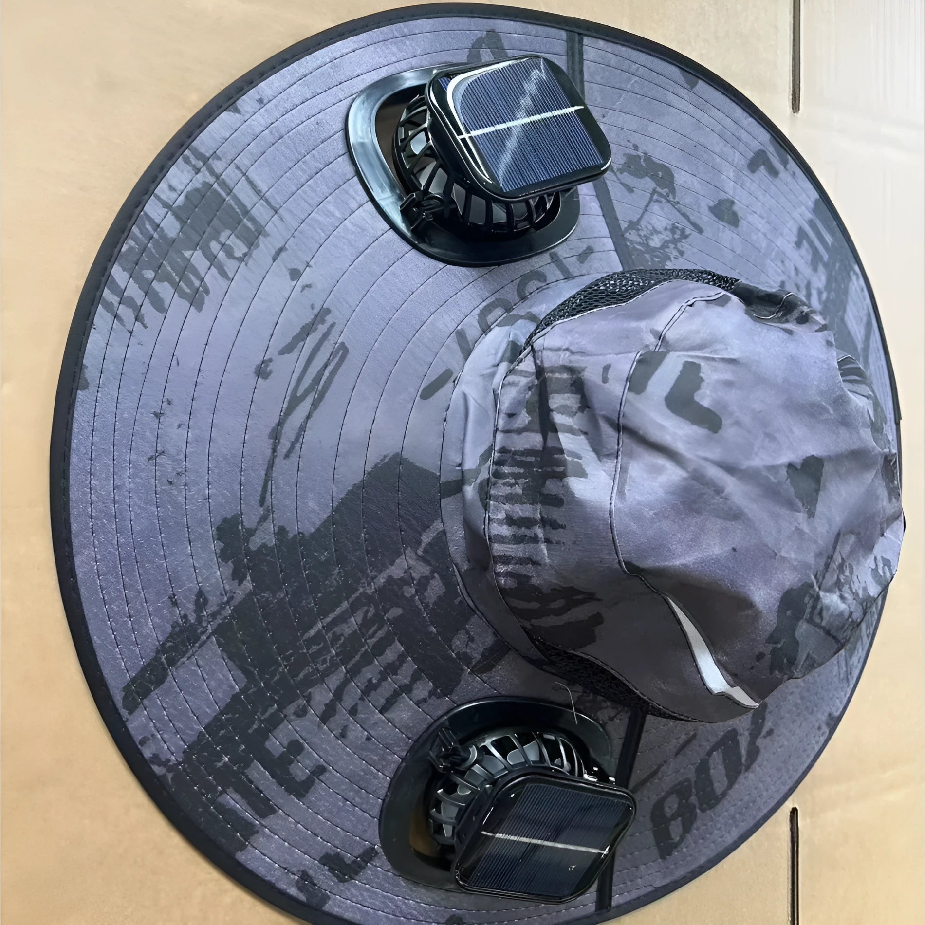 Men's grey solar fan cap with large brim and two small built-in fans on the front.