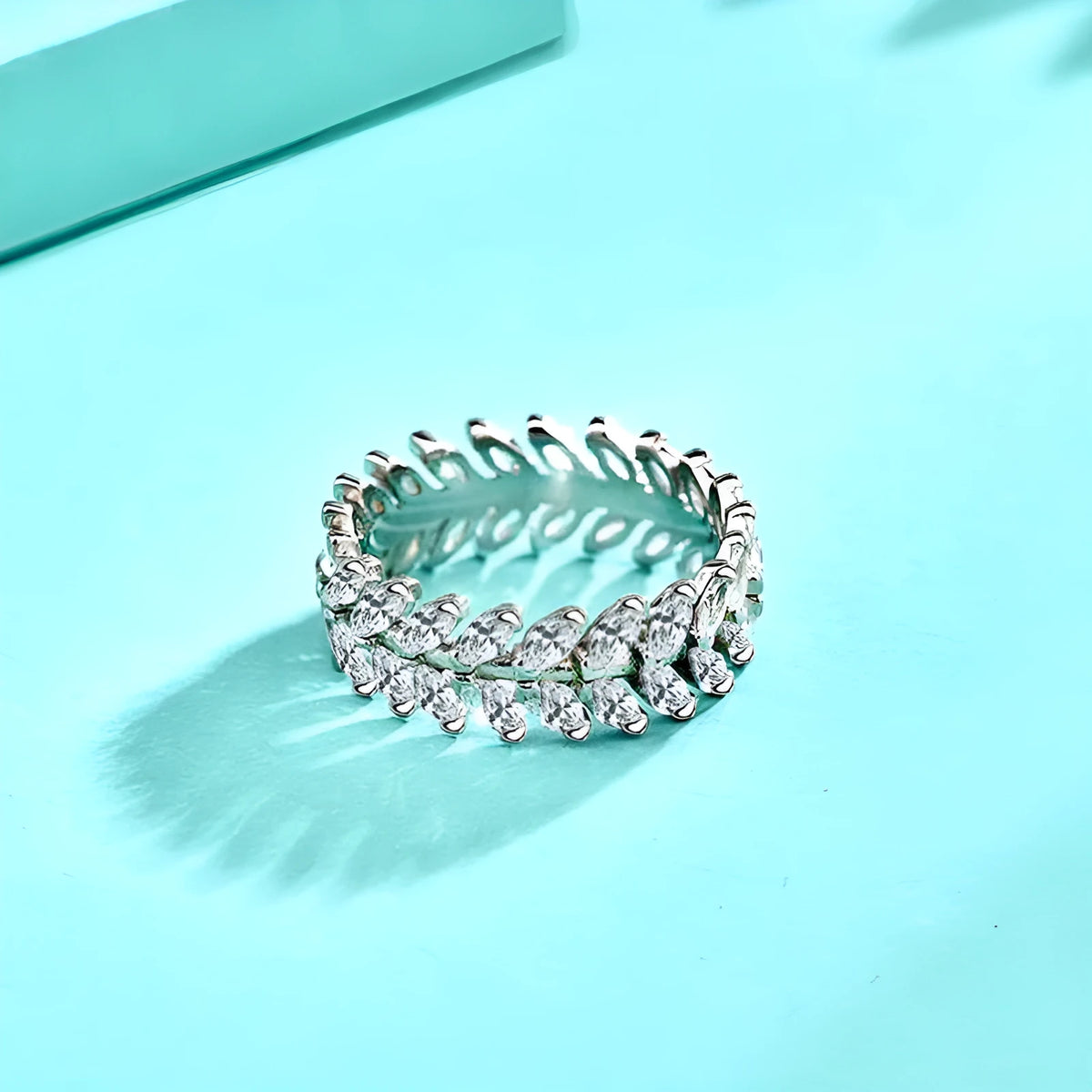 Silver closed ring for women with inlaid zircon stone, leaf shape and wheat detail in white gold colour, sizes 6 to 9