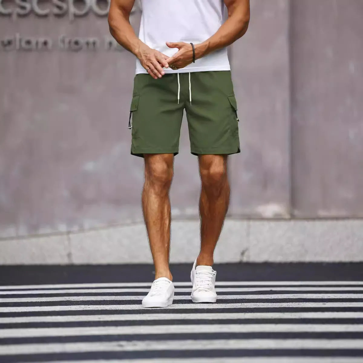 Men's workwear shorts in army green with straight-leg design and elastic waistband