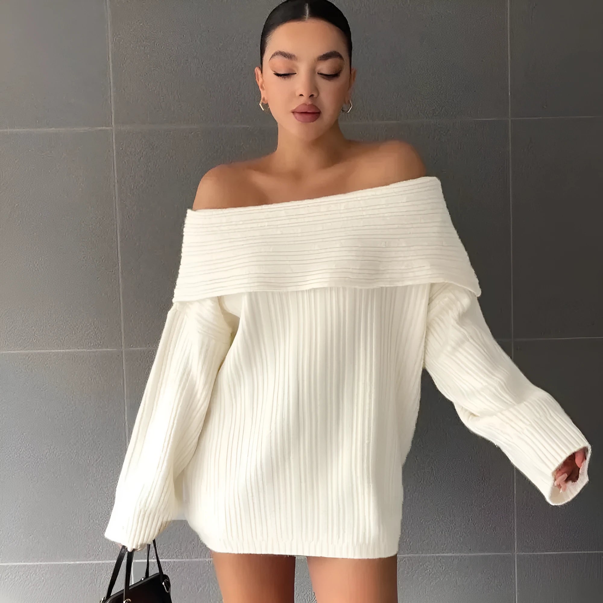 Women's loose fit long sleeve pullover sweater in acrylic fibre, shown in black colour.
