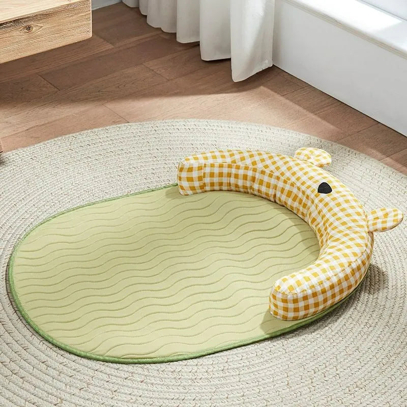 Four-season dog mat with removable cover in green or yellow, showing four size options for small to medium pets