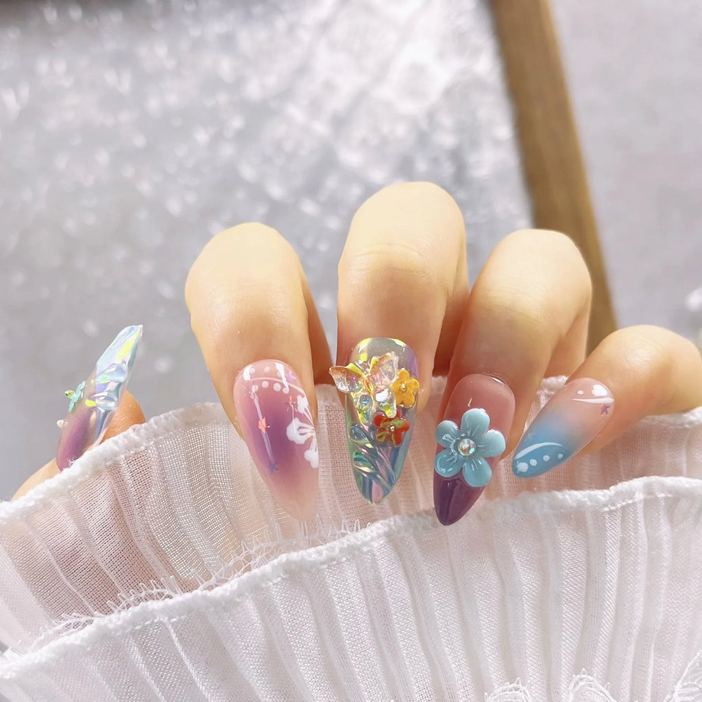 Handmade manicure sculptures showing embossed floral and butterfly patterns in four sizes (XS, S, M, L) for nail art