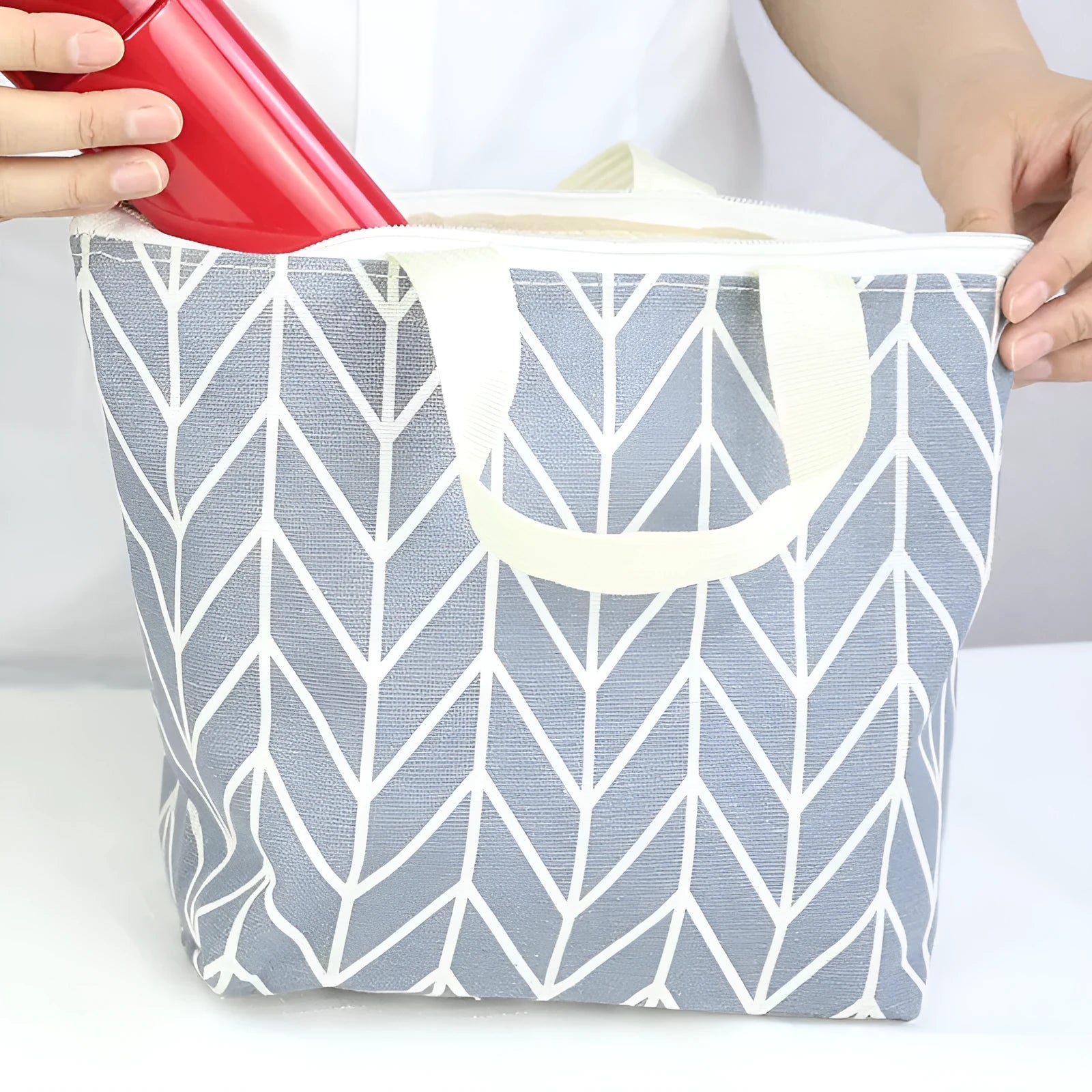 Arrow print pattern polyester makeup bag with moisture-proof storage.