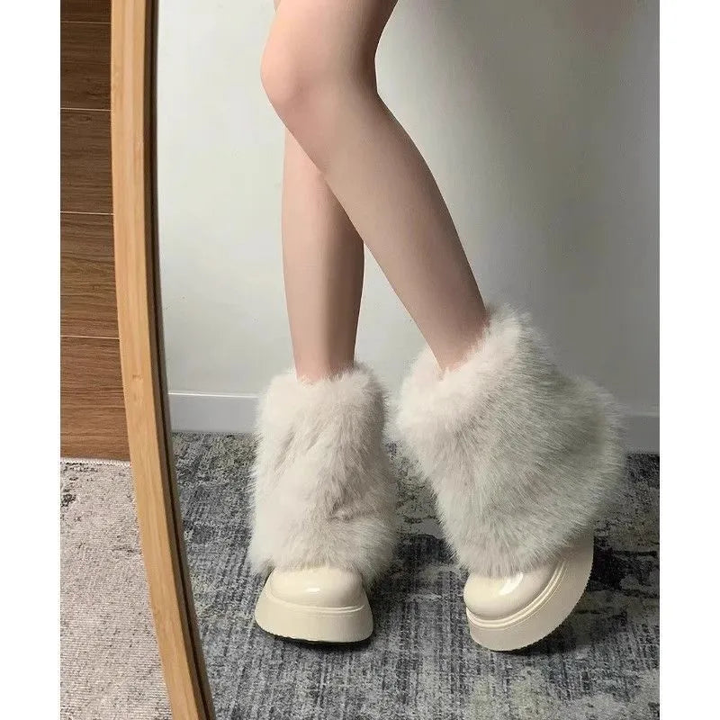 Women's low-top snow boots with artificial plush exterior and waterproof rubber sole in black colour