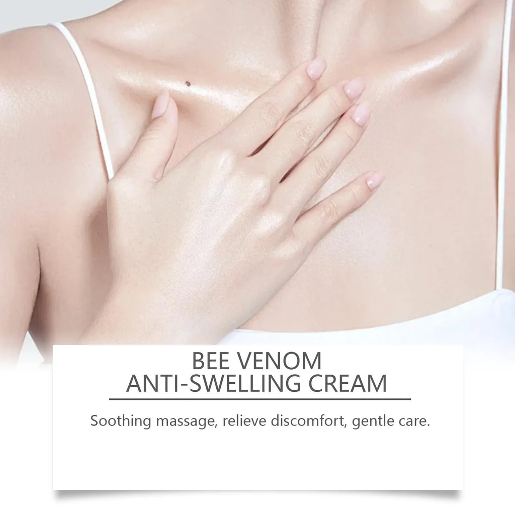 15g pot of skin rejuvenation daily care cream with botanical extracts.