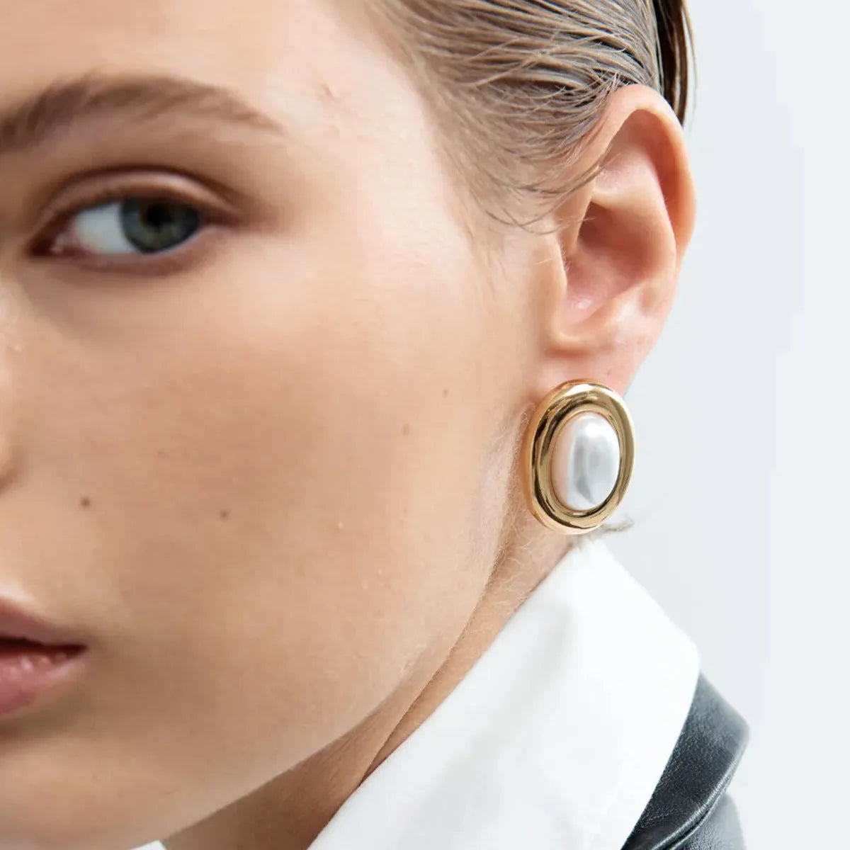 Stainless steel vintage pearl ear studs for women with electroplated finish and hypoallergenic properties
