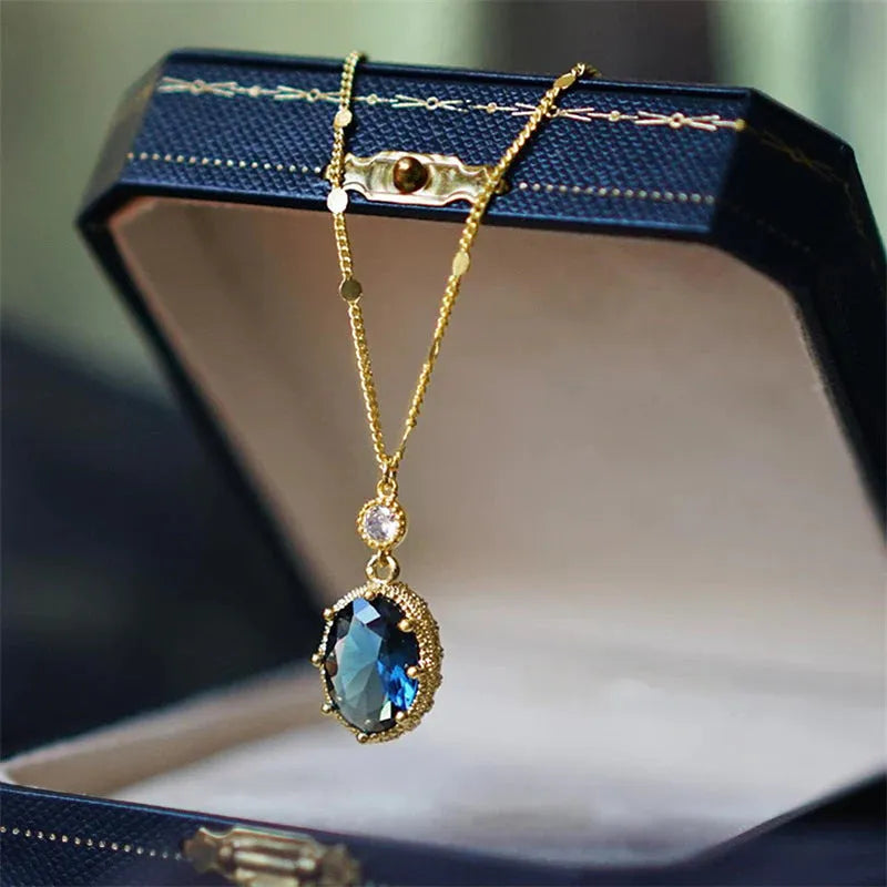 Gold electroplated copper geometric necklace with a 45cm chain, retro design for unisex wear