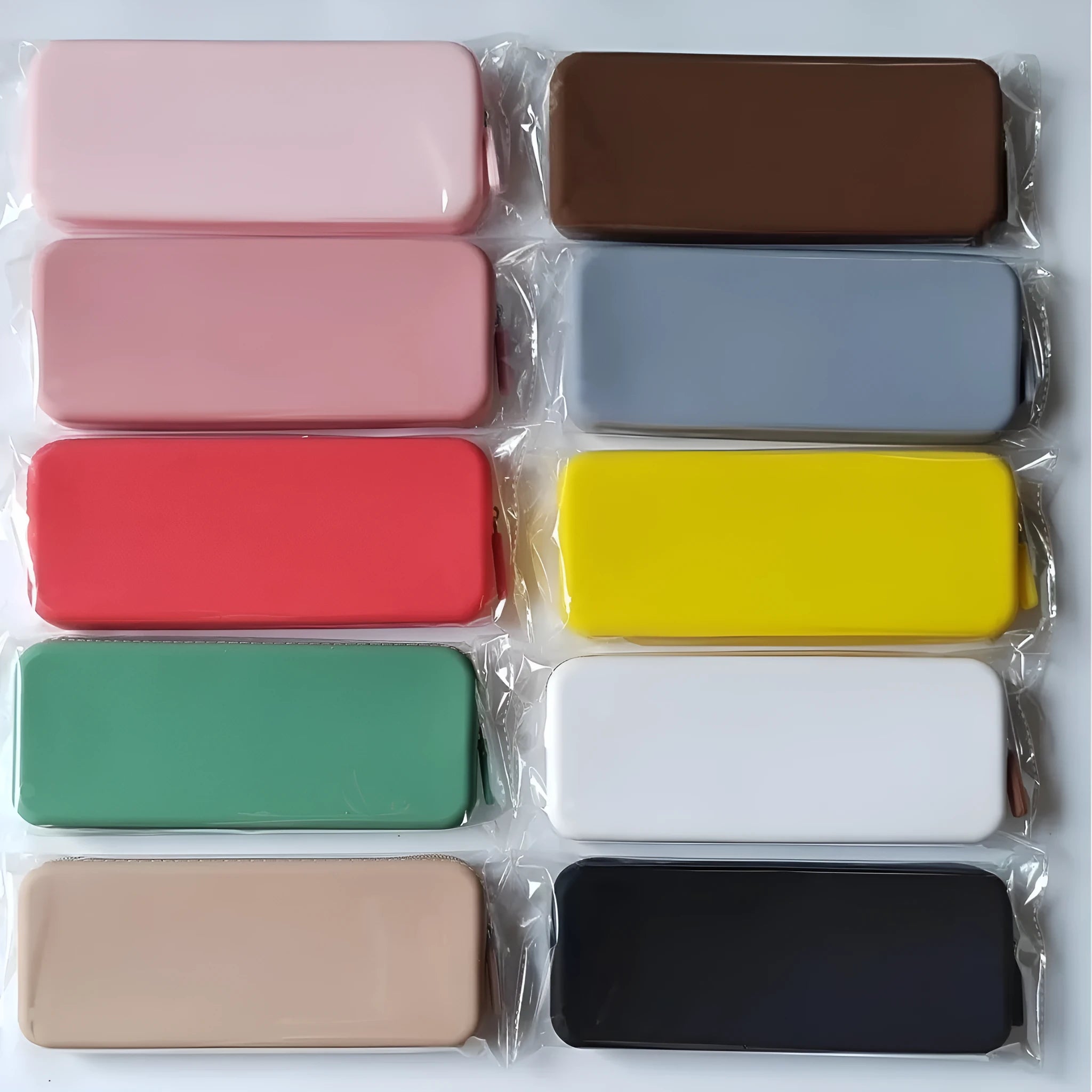 Silicone dustproof makeup brush storage bag in assorted colours, showing dimensions of 20cm by 8cm.