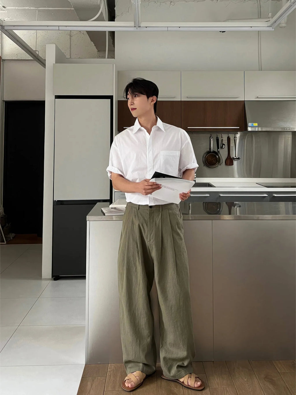 Army green men's Japanese linen trousers with drawstring waist in basic leisure style