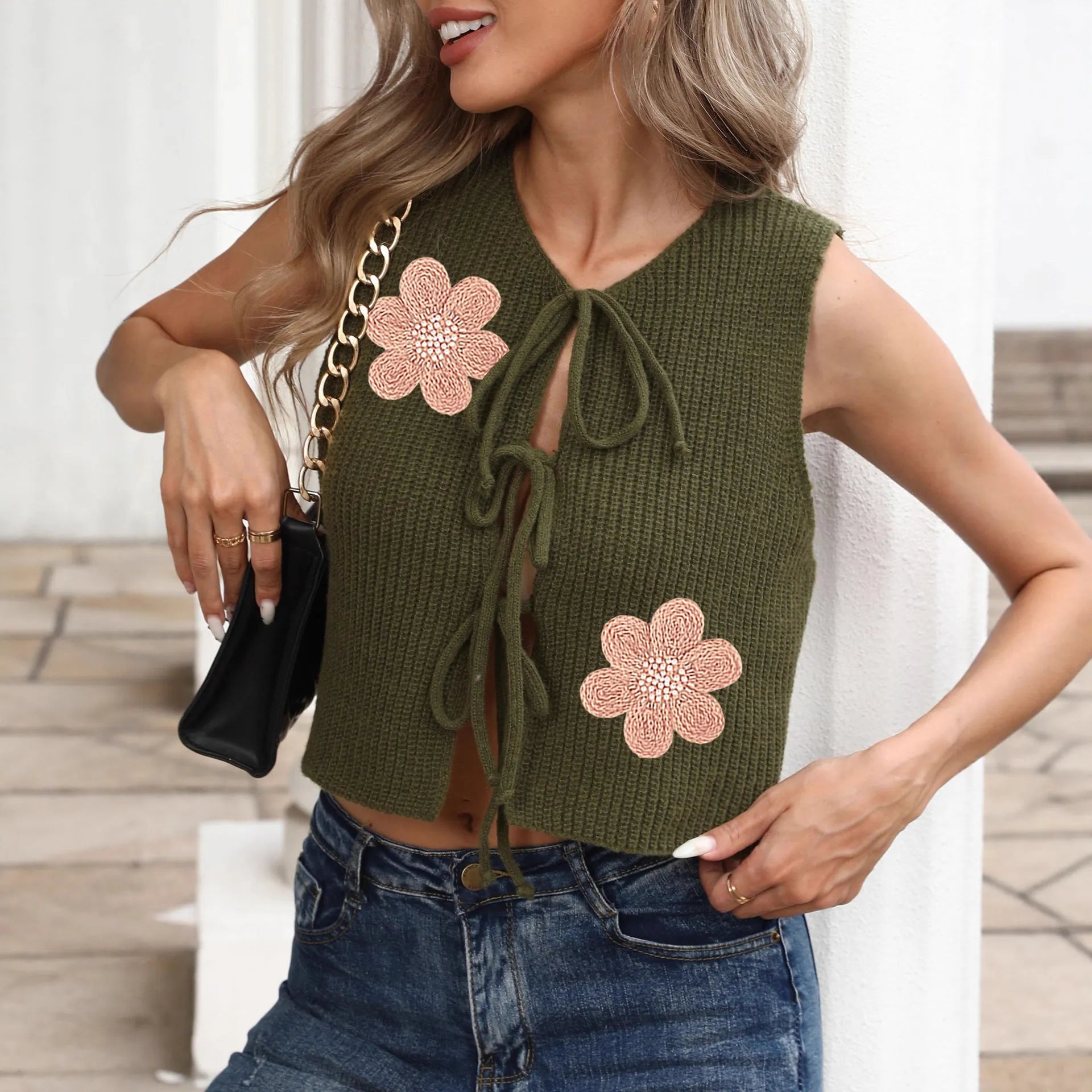 Ladies' sleeveless vest cardigan with adjustable lace-up front bow, flower pattern, 40cm length, in white with apricot flowers