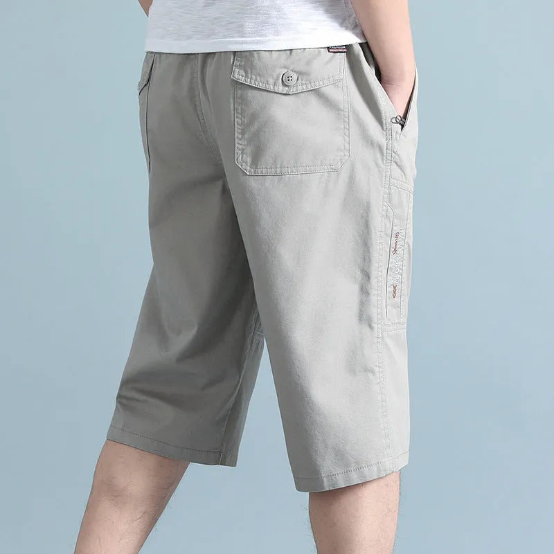 Men's loose fit cotton sports pants in cropped straight-leg design for summer wear