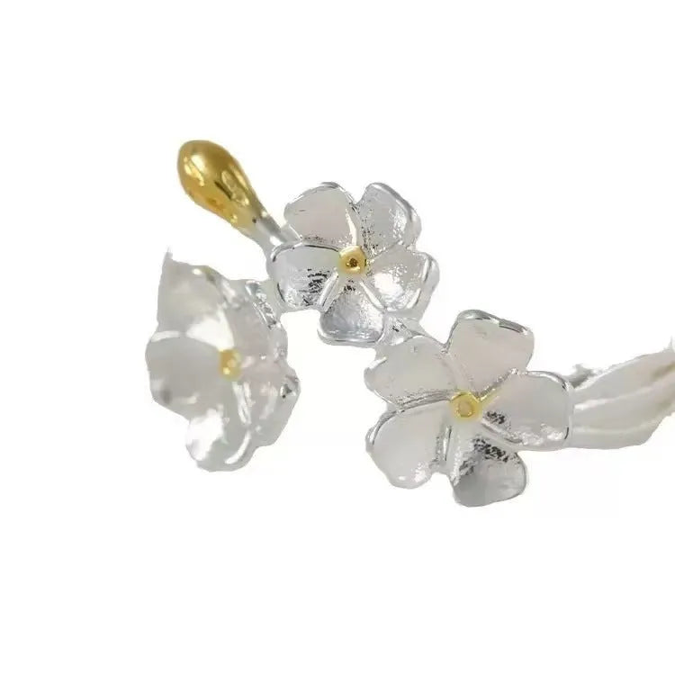 Adjustable open-mouth ring with three-dimensional jasmine and camellia floral patterns in electroplated finish