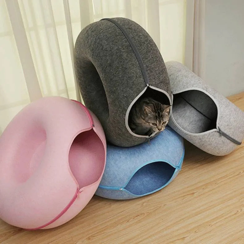 Round felt donut cat tunnel bed in light grey, 50x50x23cm, for kittens and small cats up to 8 catties.