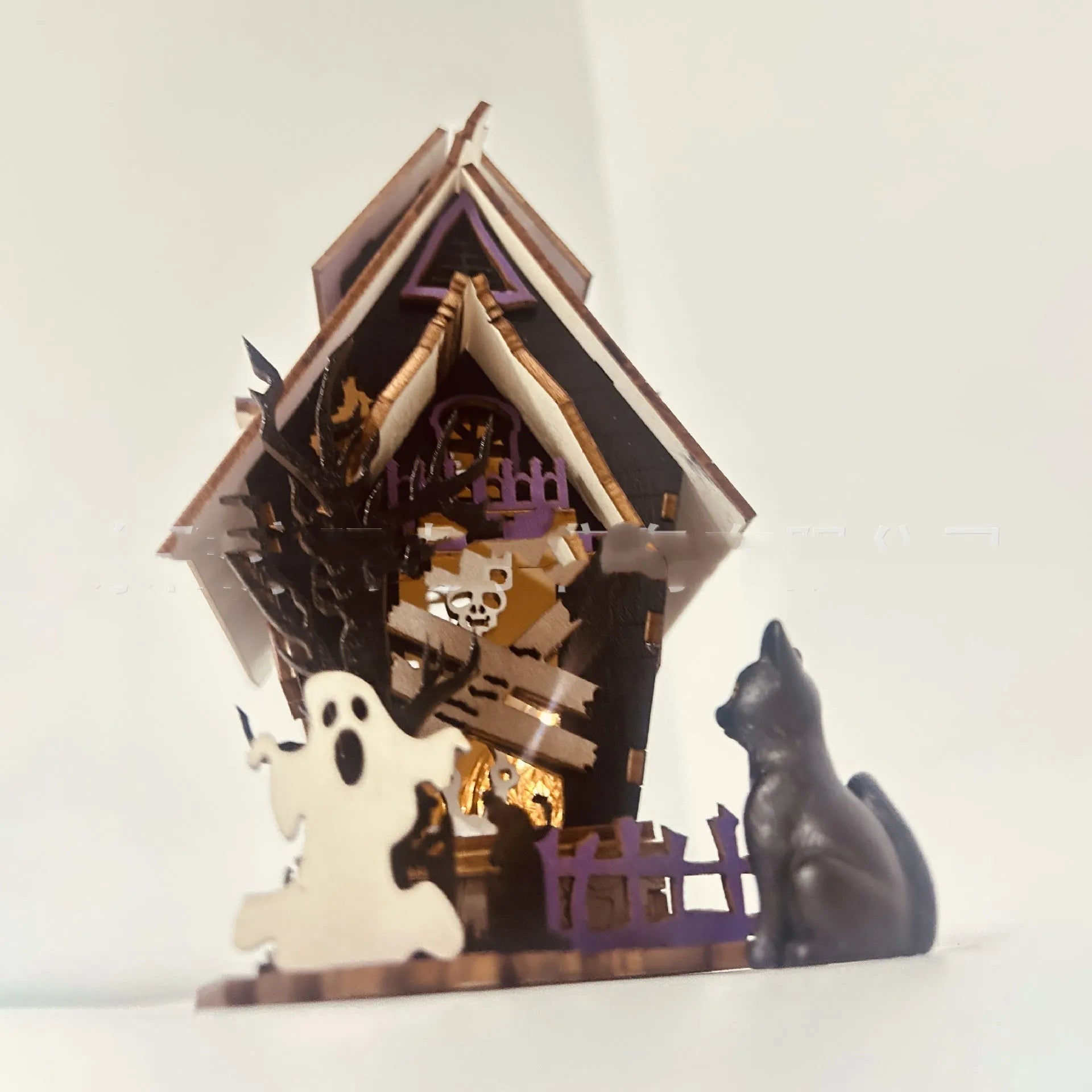 Wooden haunted house Halloween decoration measuring 14x10.5x19cm with luminous finish and cut-out details
