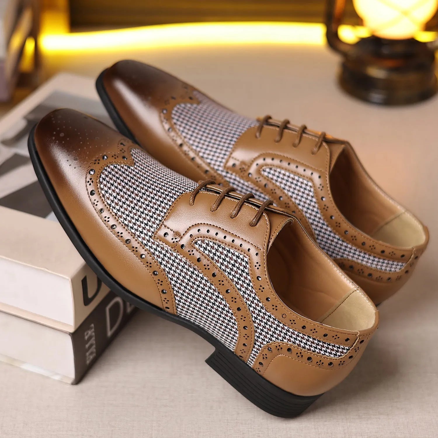 Imitation houndstooth men's casual leather shoes in plaid pattern with canvas upper and rubber sole