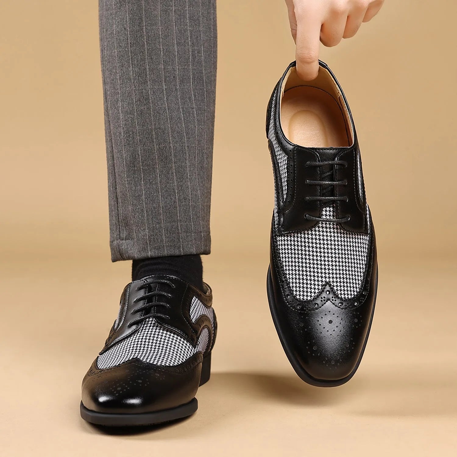 Imitation houndstooth men's casual leather shoes in plaid pattern with canvas upper and rubber sole