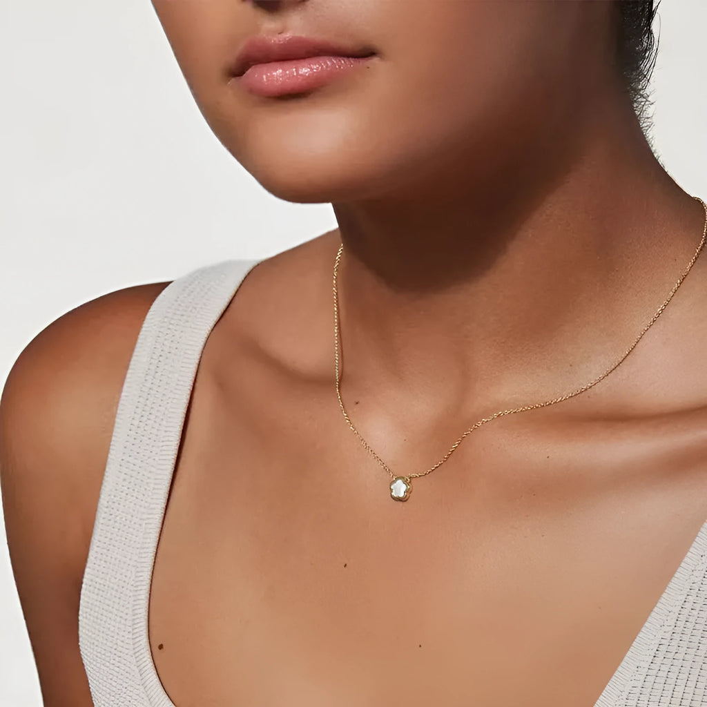 Mother of pearl shell flower necklace with copper chain in silver or gold colour