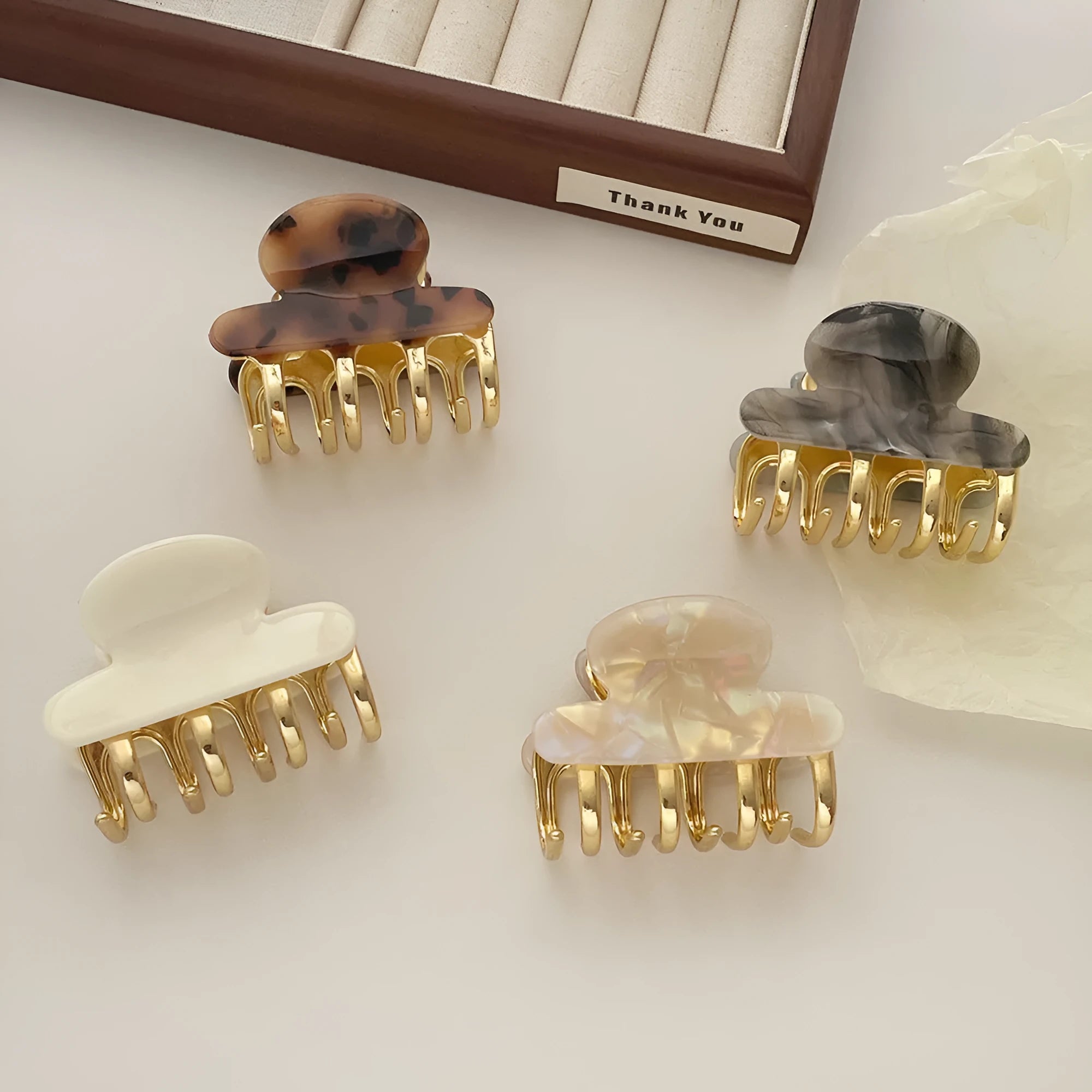 Set of retro-style alloy acrylic women's hair barrettes with metal grip in beige, white, ink and leopard print colours.