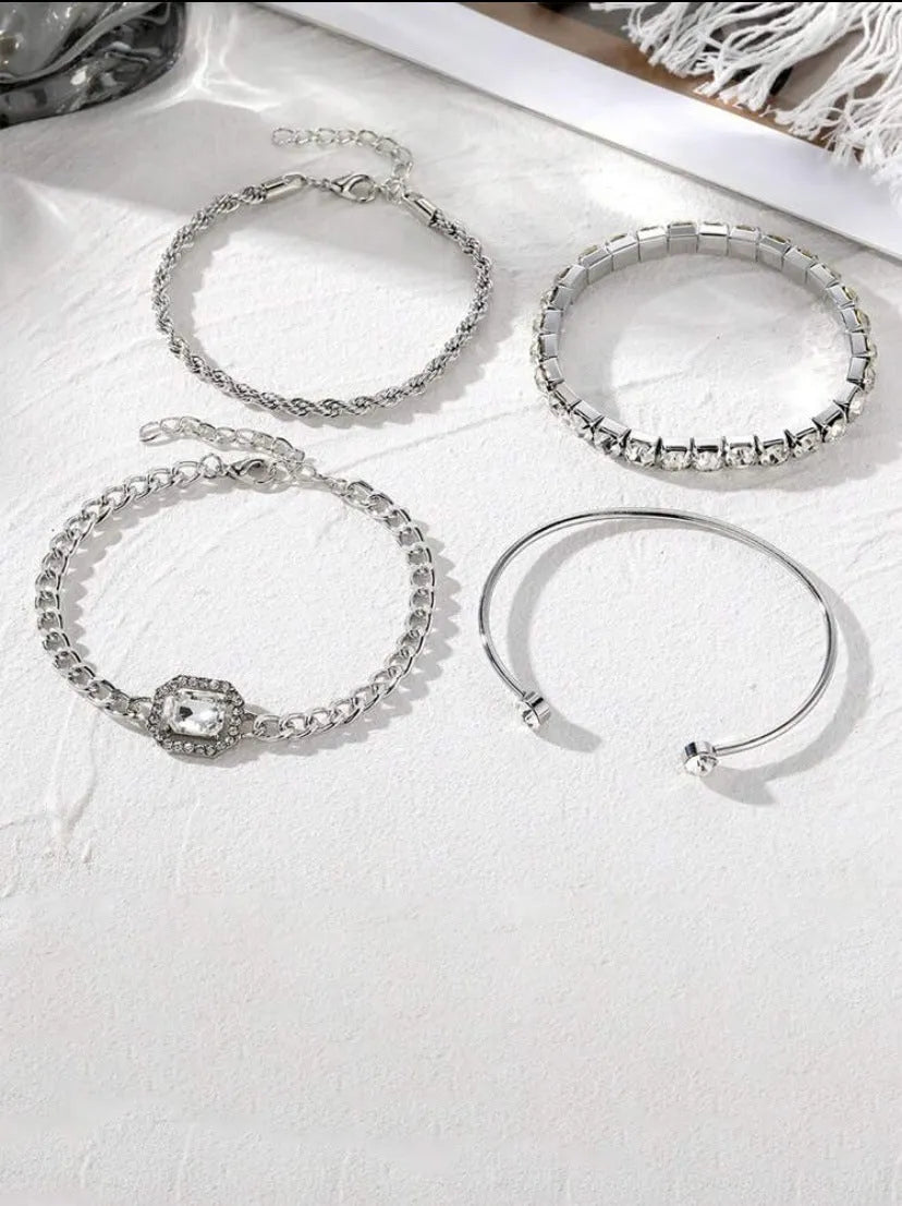 Artistic retro geometric alloy jewellery four-piece set with square diamond shapes in gold finish