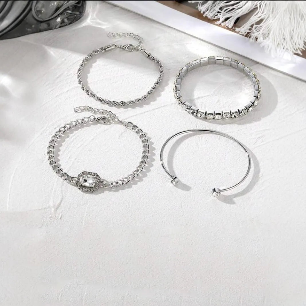 Artistic retro geometric alloy jewellery four-piece set with square diamond shapes in gold finish
